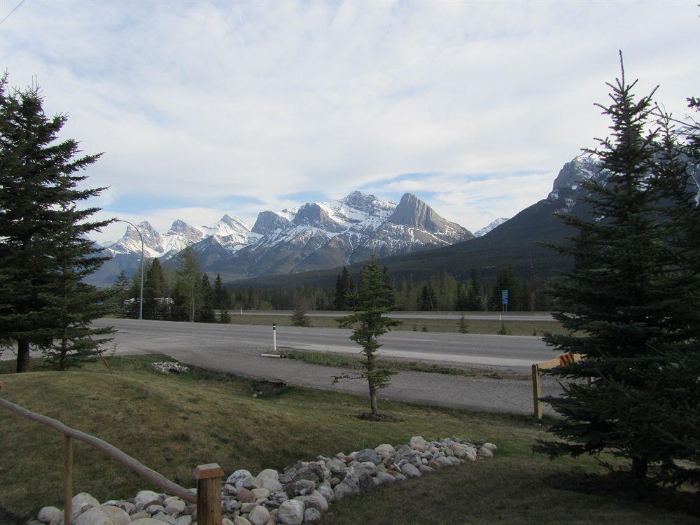 Inn Of The Rockies 坎莫尔 外观 照片