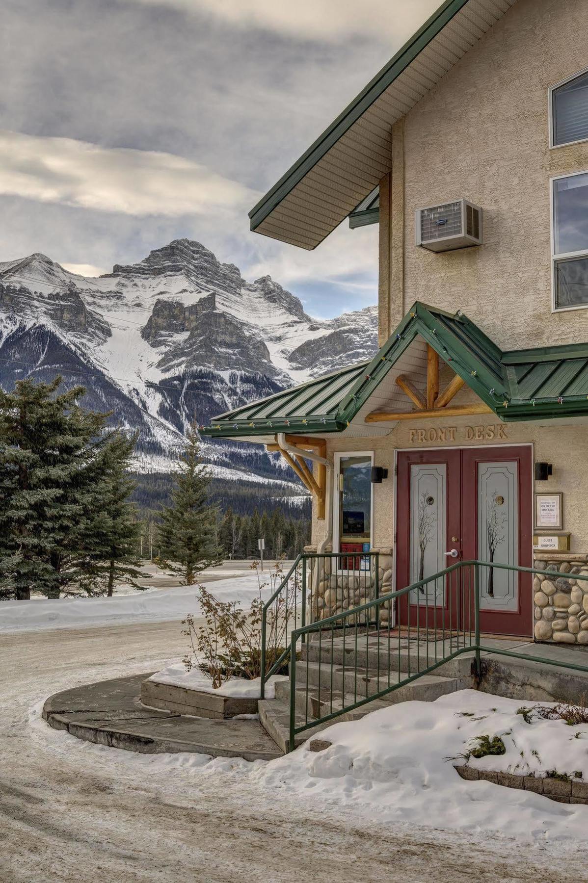 Inn Of The Rockies 坎莫尔 外观 照片
