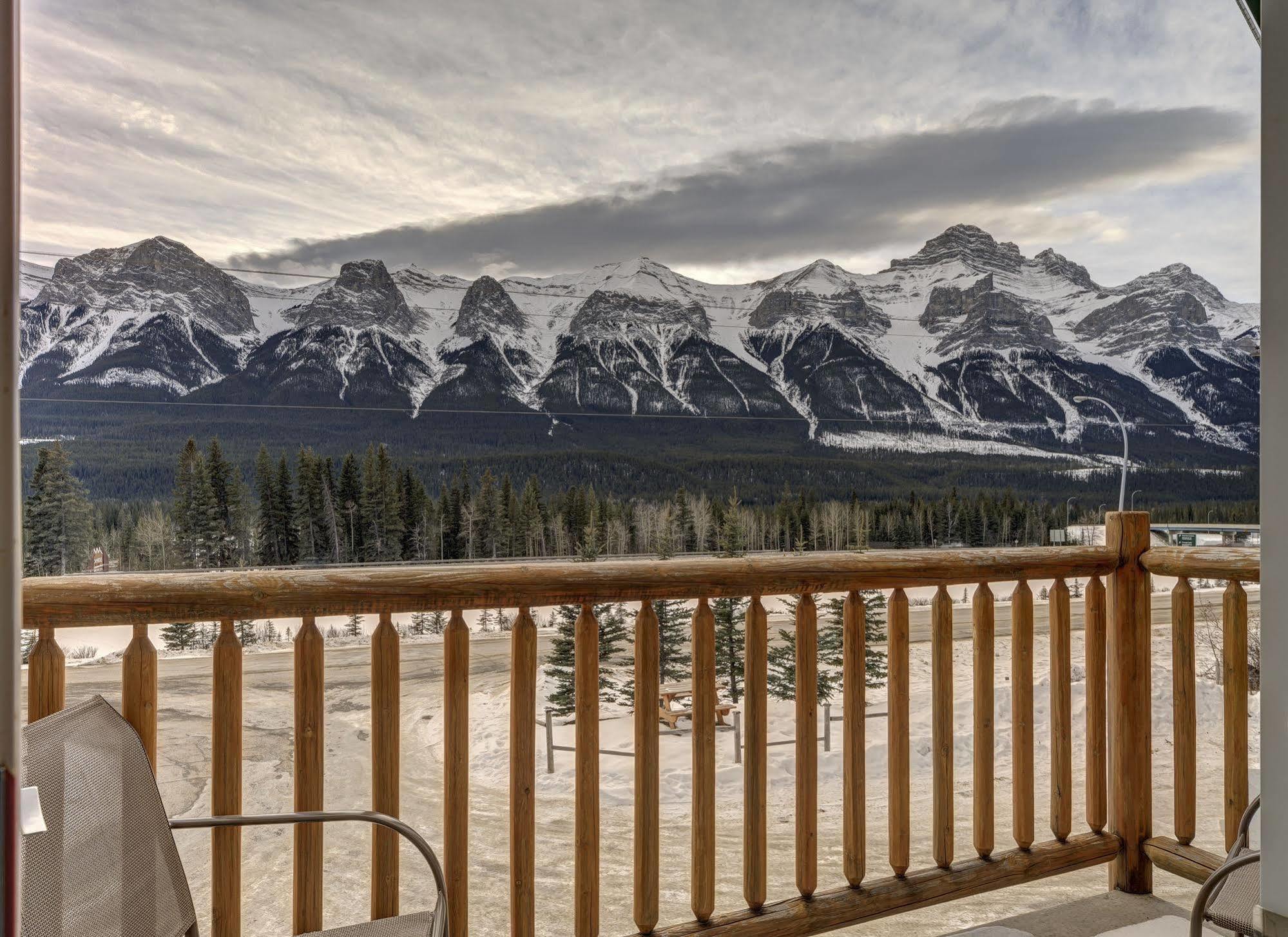 Inn Of The Rockies 坎莫尔 外观 照片