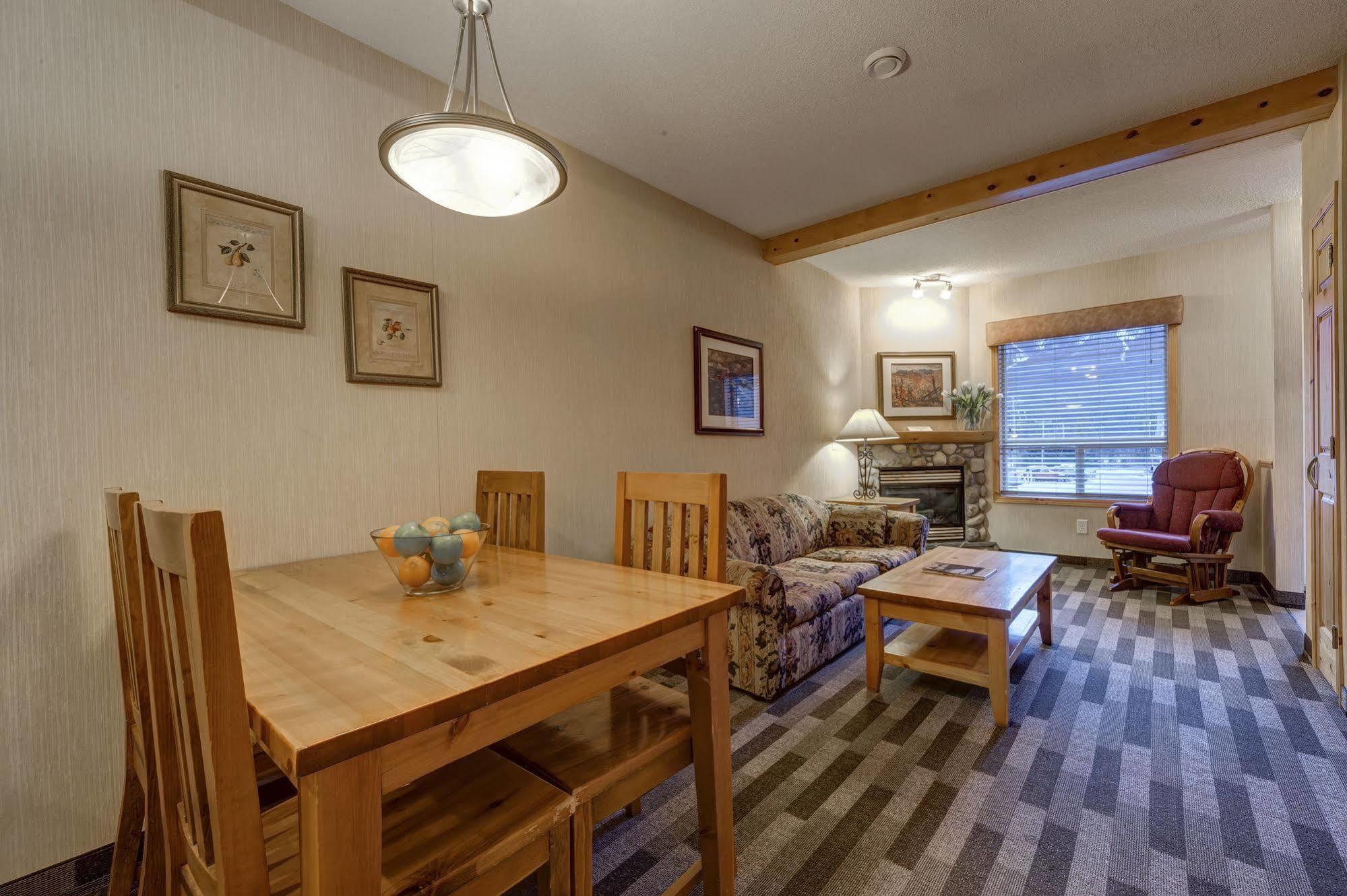Inn Of The Rockies 坎莫尔 外观 照片