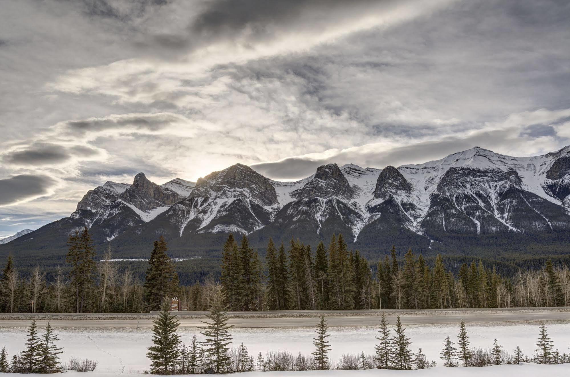 Inn Of The Rockies 坎莫尔 外观 照片