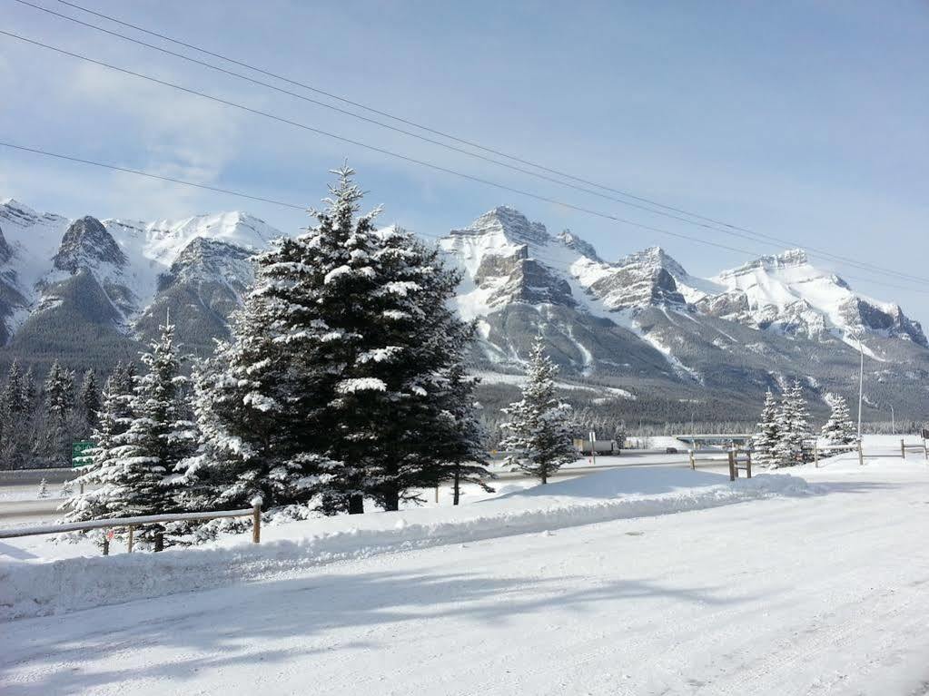 Inn Of The Rockies 坎莫尔 外观 照片